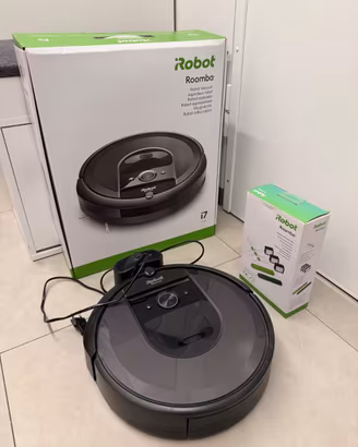 iRobot Roomba i7 con base di ricarica e ricambi