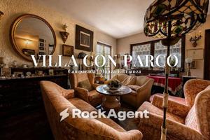 Villa di 247 m² con 5 locali e box auto a Camparad
