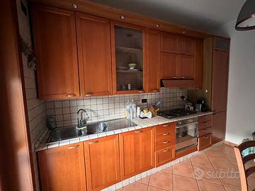 Cucina completa di elettrodomestici