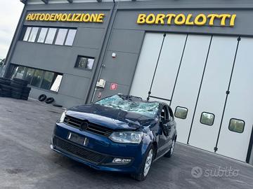 VOLKSWAGEN POLO 6R per ricambi usati CAY