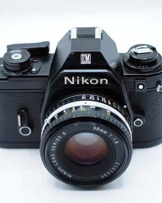 Nkon EM con ottica Nikon 50mm