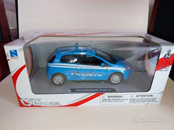 Fiat Grande Punto 1/24 Newray Polizia Auto 