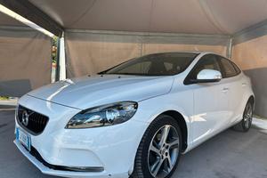 Volvo V40 D2 R-design Momentum