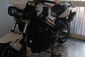 Moto in perfette condizioni   con accessori 