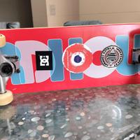 Skateboard + casco e protezioni