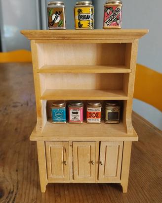 credenza/soffietto in miniatura e barattolini