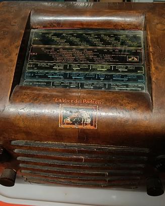 Radio anni 40 con valvole 