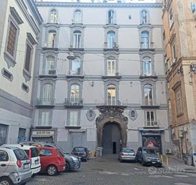Napoli via Duomo 2 camere ristrutturato 