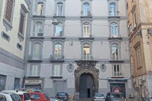 Napoli via Duomo 2 camere ristrutturato 