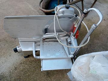 Due Affettatrici trifase