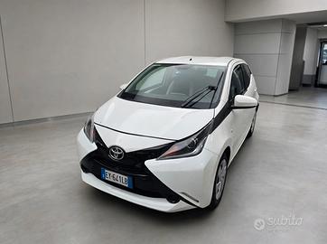 TOYOTA AYGO 2015 wave 1.0