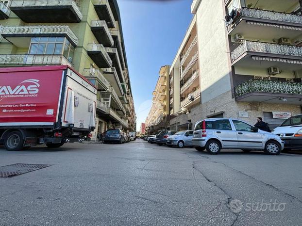 3 LOCALI A NAPOLI