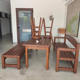 tavolo con due panche