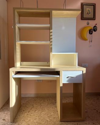 Scrivania Ikea in legno