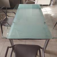 Tavolo in vetro