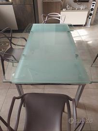 Tavolo in vetro