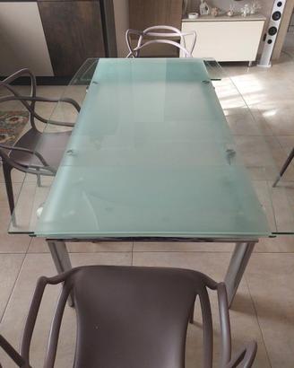 Tavolo in vetro