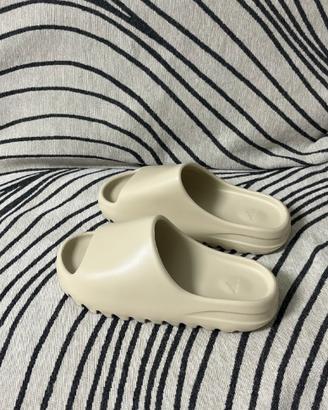 Ciabatte adidas Originals Yeezy bianche, taglia 43