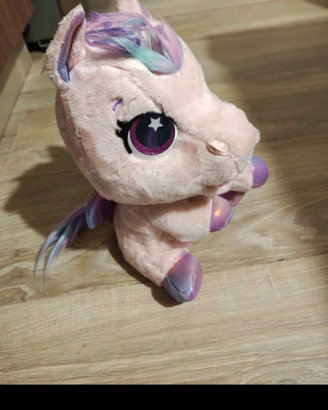 Peluche unicorno e bambola interattivi