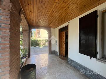 4 LOCALI A CASTELNOVO DI SOTTO