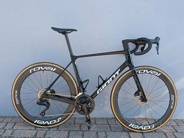 Giant TCR Advanced Pro 1 Di2 2025