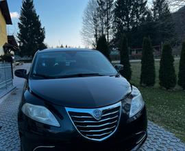 Lancia Ypsilon nera