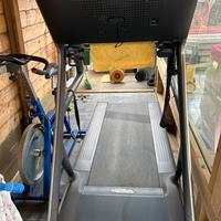 Tapis roulant elettrico e bicicletta da spinning