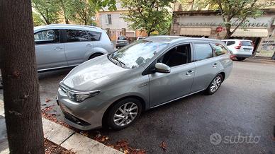 Toyota auris SW ibrida