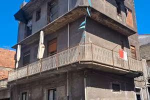 Intero Stabile Con 3 Appartamentini