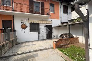 CASA SEMINDIPENDENTE A GRAVELLONA LOMELLINA