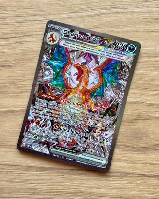 Carta Pokemon rara Charizard Ex 223/197