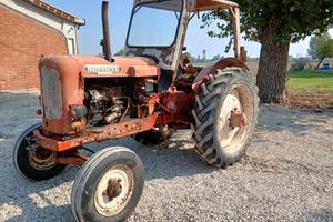Trattore Nuffield motore 3 cilindri