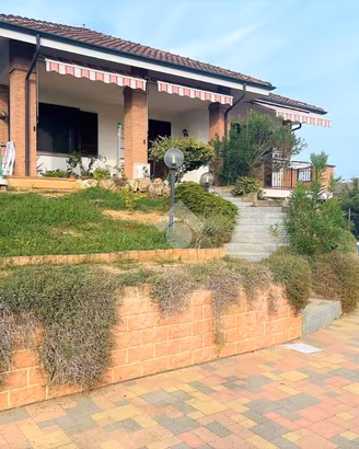 VILLA SINGOLA A POIRINO