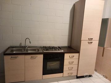 CUCINA COMPLETA DI PENSILI E FORNO