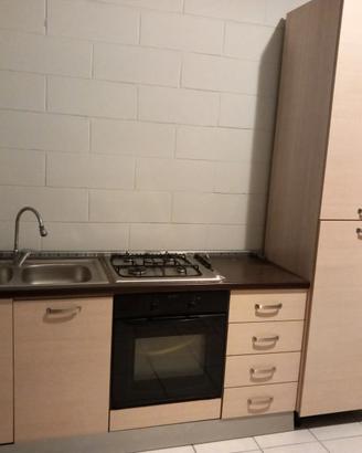 CUCINA COMPLETA DI PENSILI E FORNO
