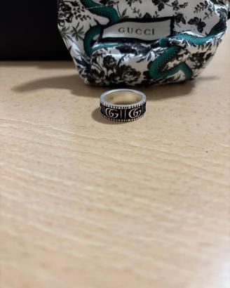 Anello GG Marmont in argento di Gucci 19mm