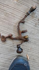 Vecchia orlatrice per cartucce