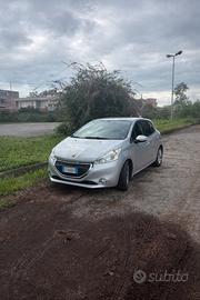 Peugeot 208 1.2 2015