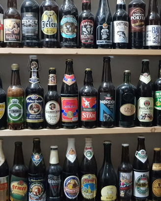 Collezione di bottiglie di birra