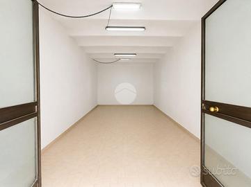 MAGAZZINO A TERNI