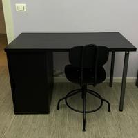 Scrivania IKEA con sedia
