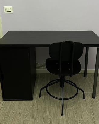 Scrivania IKEA con sedia