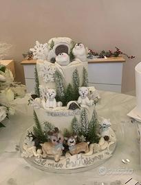 Torta finta scenografica e decorazioni aggiuntive