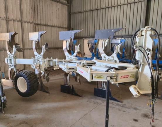 Aratro ermo quadrivomere