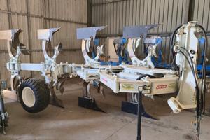 Aratro ermo quadrivomere