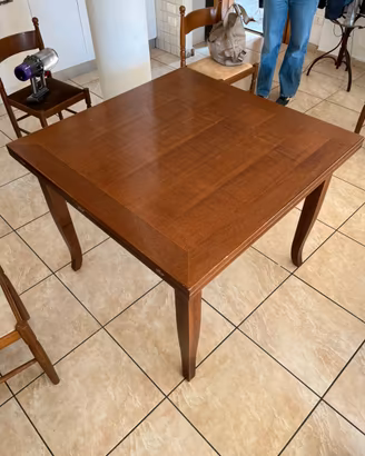 Tavolo in legno massello