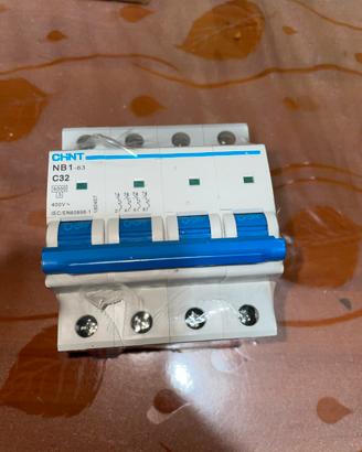 Interruttore Magnotermico