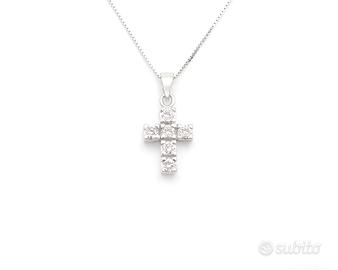 Collana con ciondolo croce e diamanti Ct 0,35