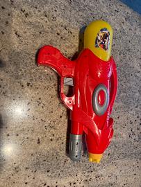 Pistola ad acqua giocattolo