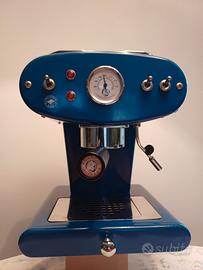 macchina del caffè  ILLY X1  blu design by FRANCIS